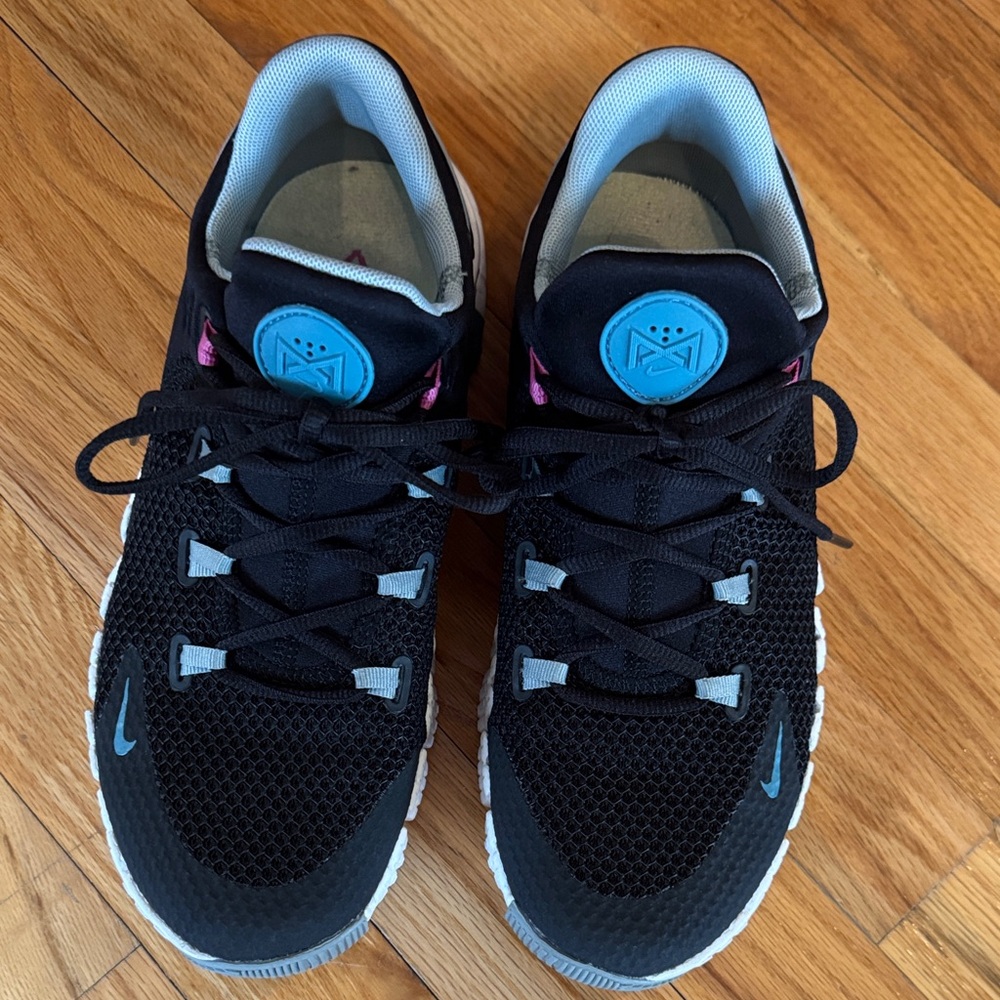Nike Metcon 5 Black Sneakers with Teal and Pink Accents